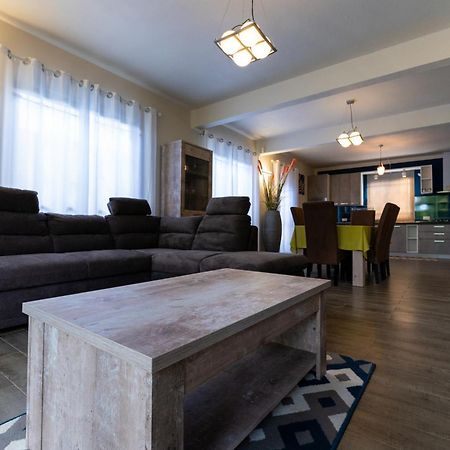 Preety Blue Residence Villas กรองด์เบย์ ภายนอก รูปภาพ